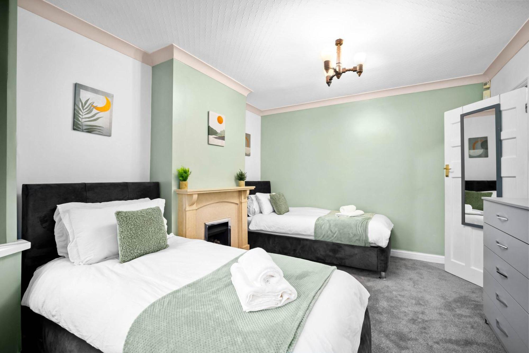 Modern 18 Guest Large Home In Solihull - Near Nec, Jlr, Hs2 And Bhx Birmingham Buitenkant foto
